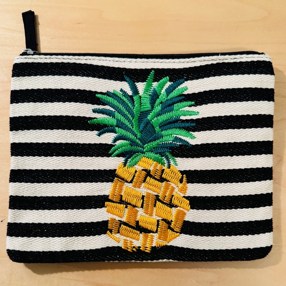 World Market Black and White Striped Clutch with Pineapple Design - NWOT - Picture 1 of 5